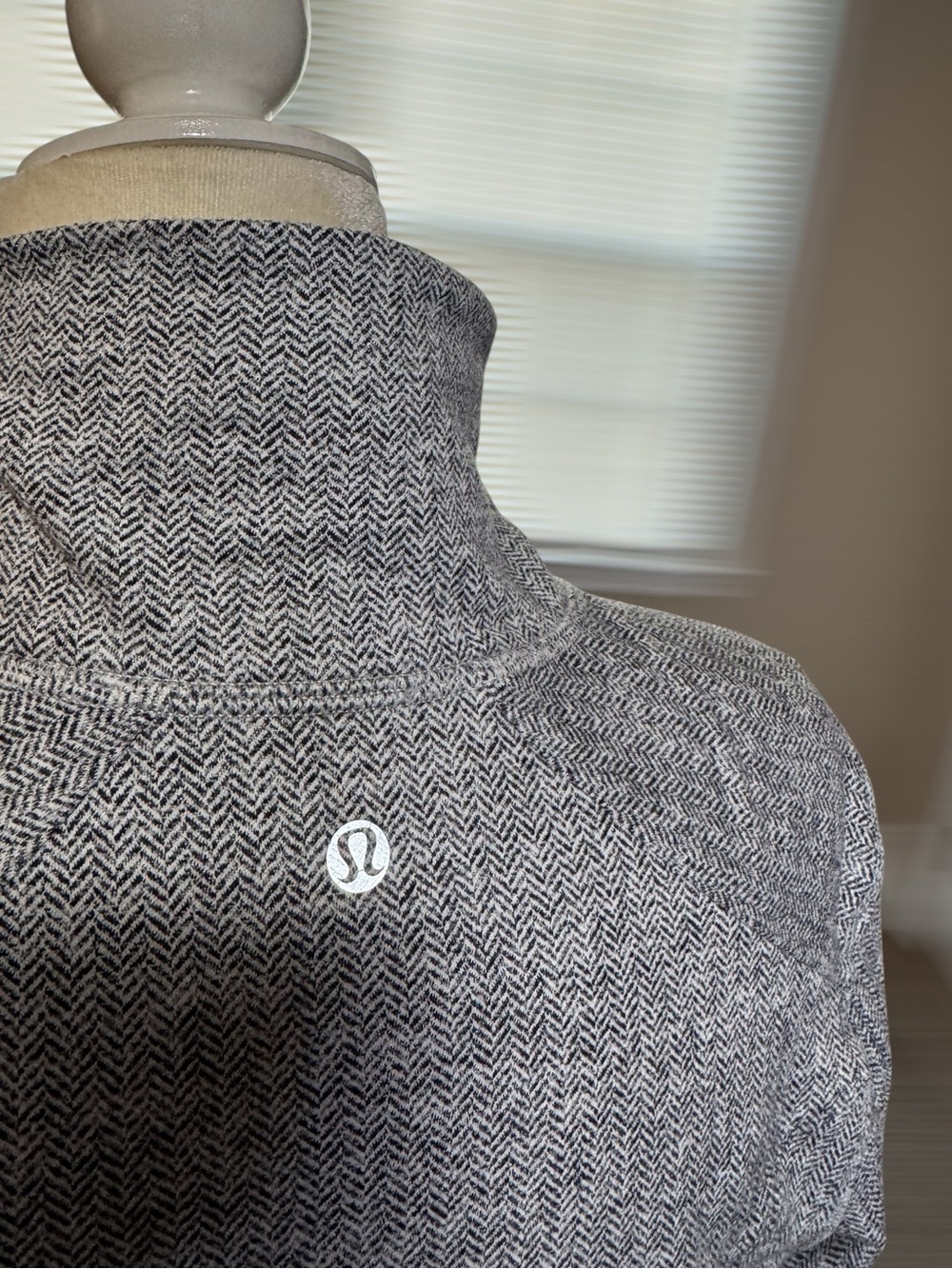 Lululemon - Picture 6 of 9